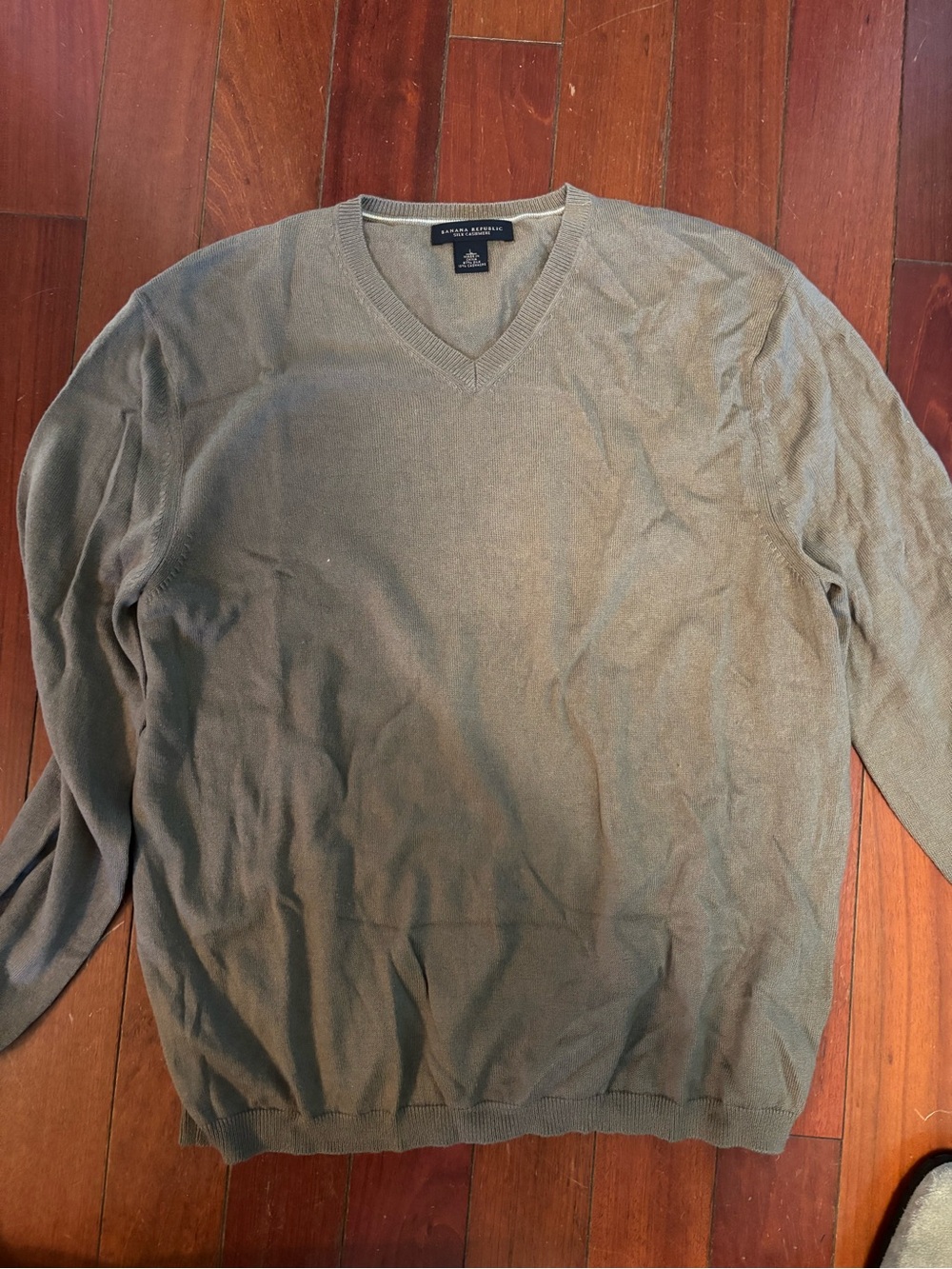 Banana Republic Men's Grey V-Neck Sweater